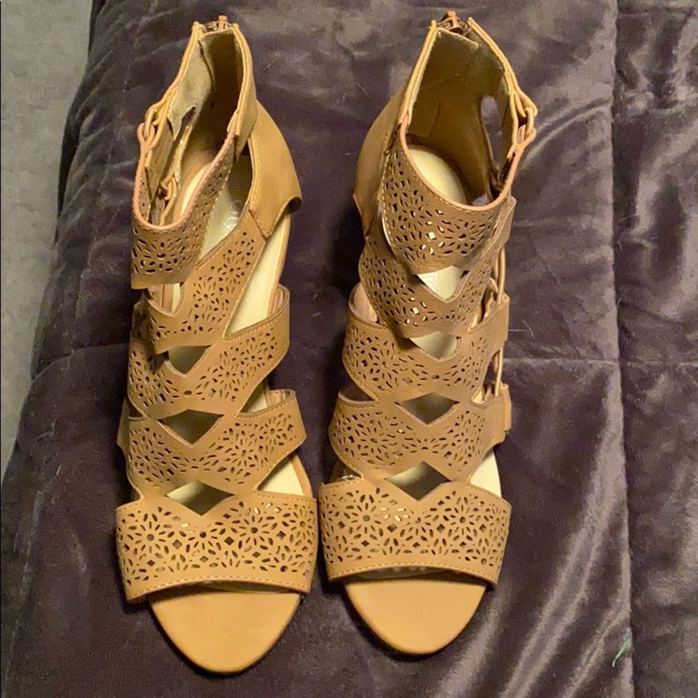 Size 8 1/2 tan booties